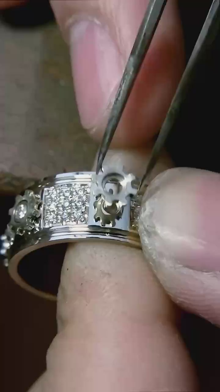 HeartGlow™ Rotating Starry Ring